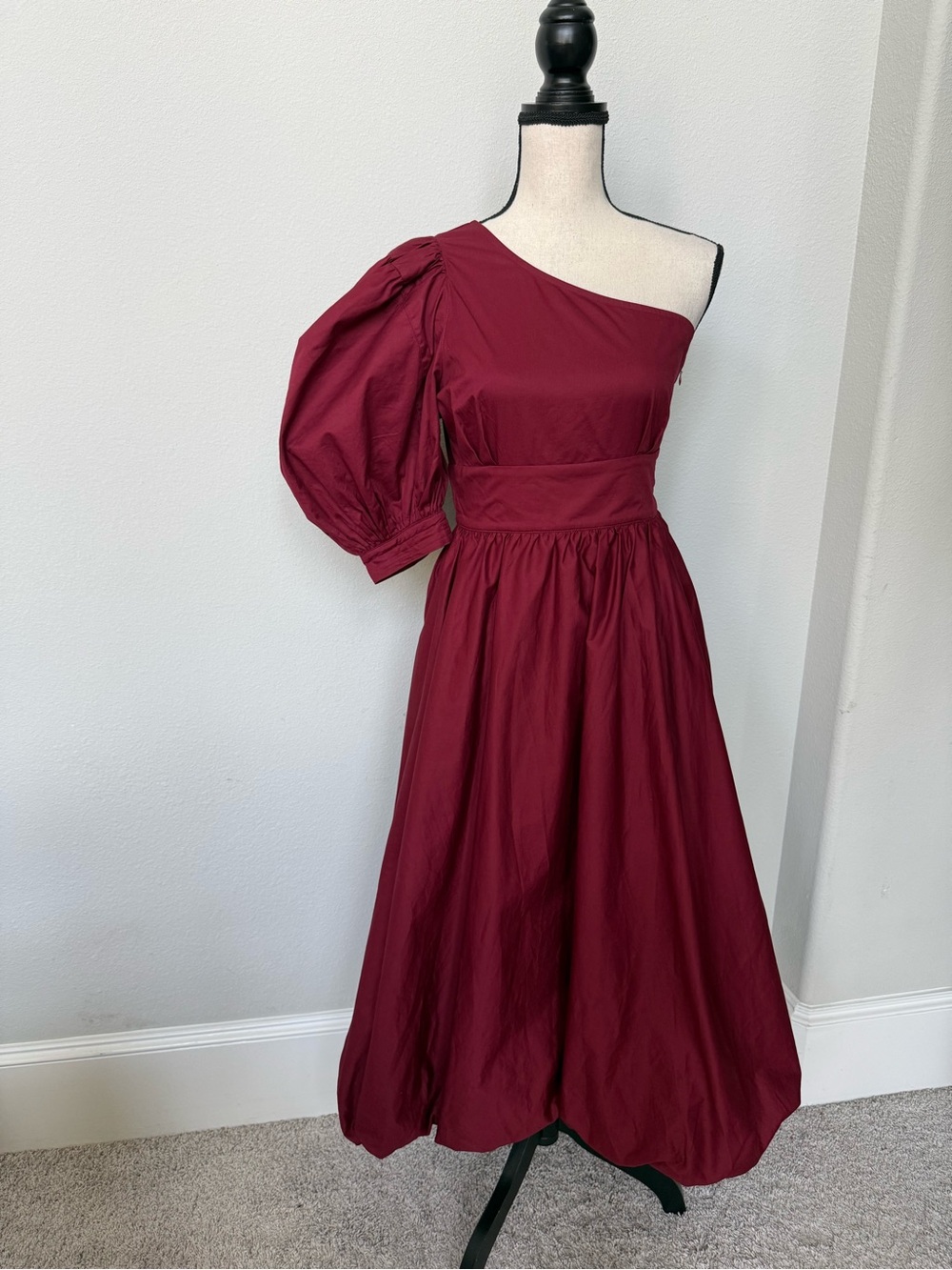 En Saison One-Shoulder Puff Sleeve Bubble Hem Midi Dress Red